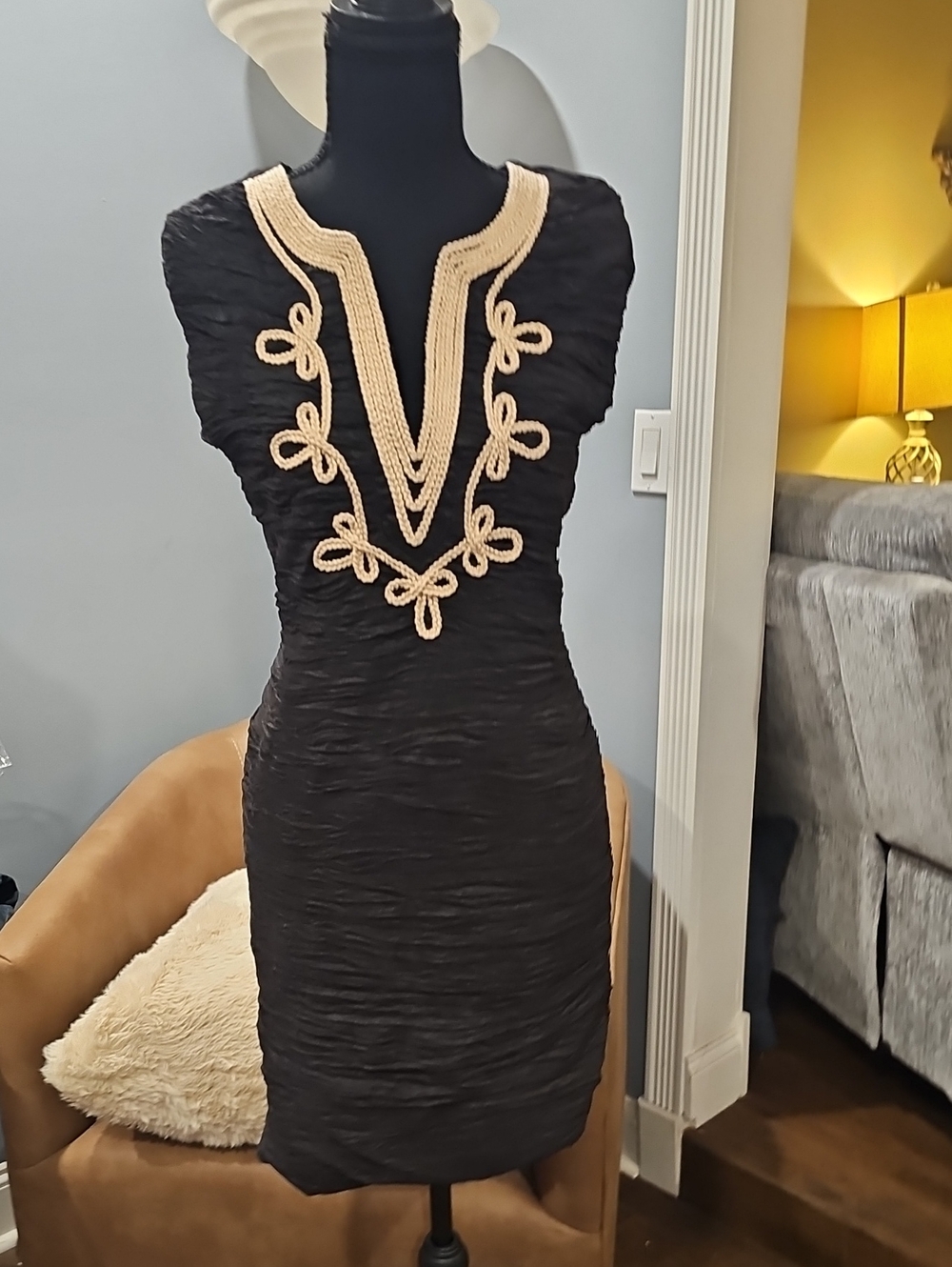 Romeo & Juliet Couture Black Textured Crinkle Sheath Dress – Size M MSRP $225 - Picture 2 of 10